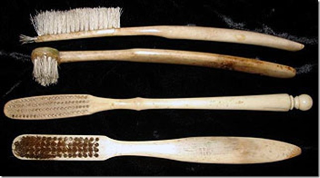 Brosses à dents du début du XIXème siècle